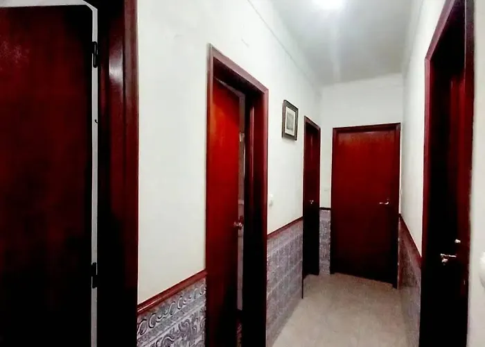 Private Tourist Near Airport منزل للإقامة *