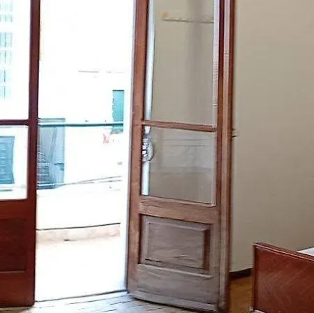 Homestay Private Room With Balcony For One Or Two People Near Lisbon Airport *