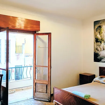 Homestay Private Room With Balcony For One Or Two People Near Lisbon Airport *