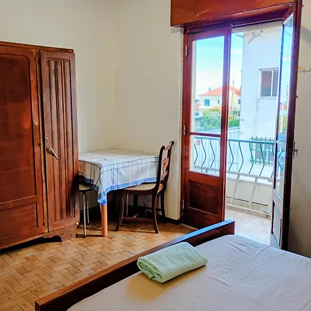 Private Room With Balcony For One Or Two People Near Lisbon Airport Homestay