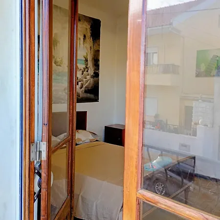 Private Room With Balcony For One Or Two People Near Lisbon Airport