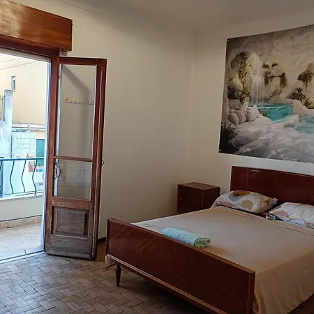 Private Room With Balcony For One Or Two People Near Lisbon Airport Homestay